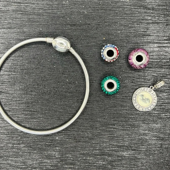 Kay Jewelers Charmed Memories bangle bracelet and 4 charms - Picture 4 of 5